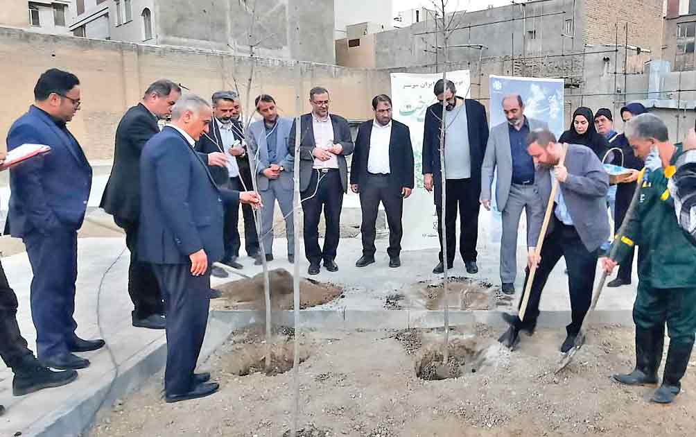 رئیس کمیته نظارت حقوقی شورای شهر تهران از پروژه‌های منطقه16 بازدید کرد