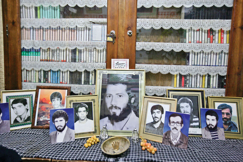 جوانان مسجد فاطمیه موزه‌ای از یادگارهای شهدا ساخته‌اند