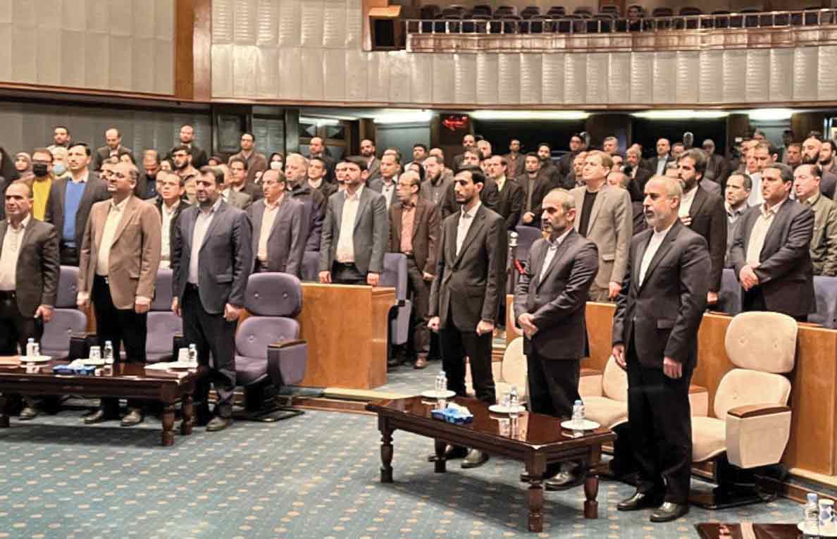 رئیس رسانه ملی: با تلاش‌ دشمن برای از بین بردن حافظه تاریخی خود مواجهیم