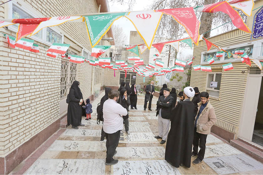 بکشید ما را ملت ما بیدارتر می‌شود