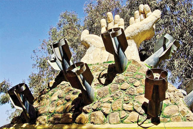 از آسمان مرگ می‌بارید