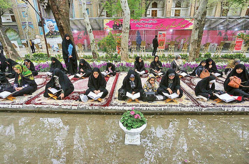 آیین جزءخوانی قرآن کریم در چهارباغ اصفهان