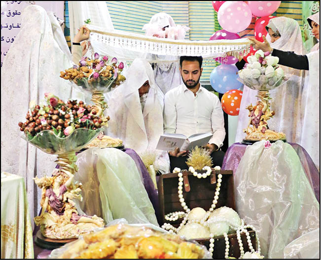 ازدواج، تجملات و احساس فقر