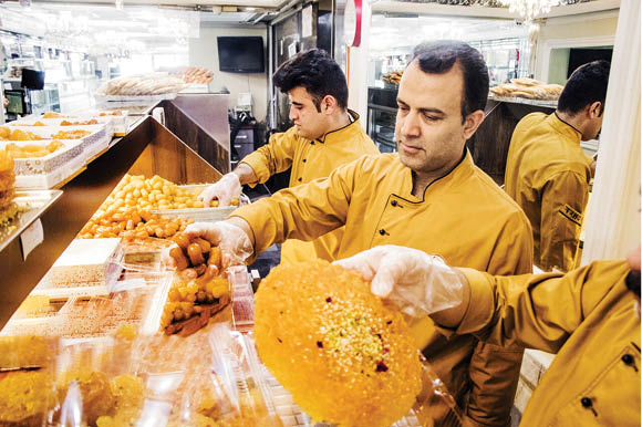 زولبیا و بامیه؛ مهمان افطار