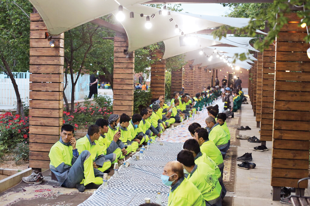 دورهمی خانوادگی پاکبانان در ضیافت افطار