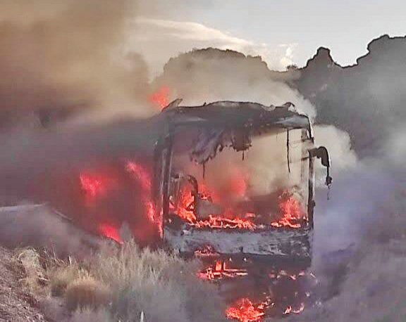 شاگرد راننده اتوبوسی که دچار آتش‌سوزی شده بود جان 30مسافر را از مرگ نجات داد