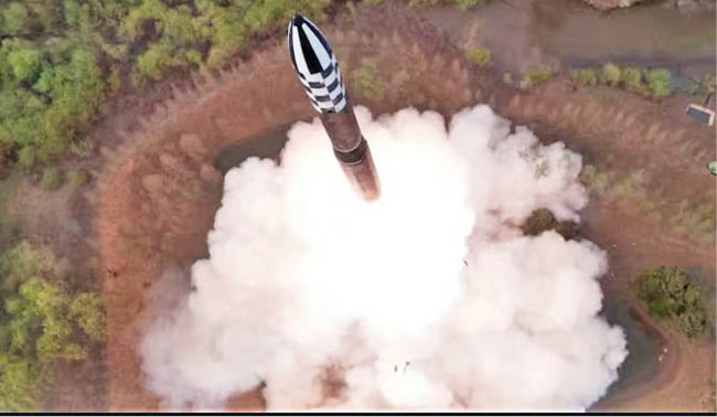 آزمایش نخستین موشک بالستیک کره‌شمالی با «سوخت جامد»