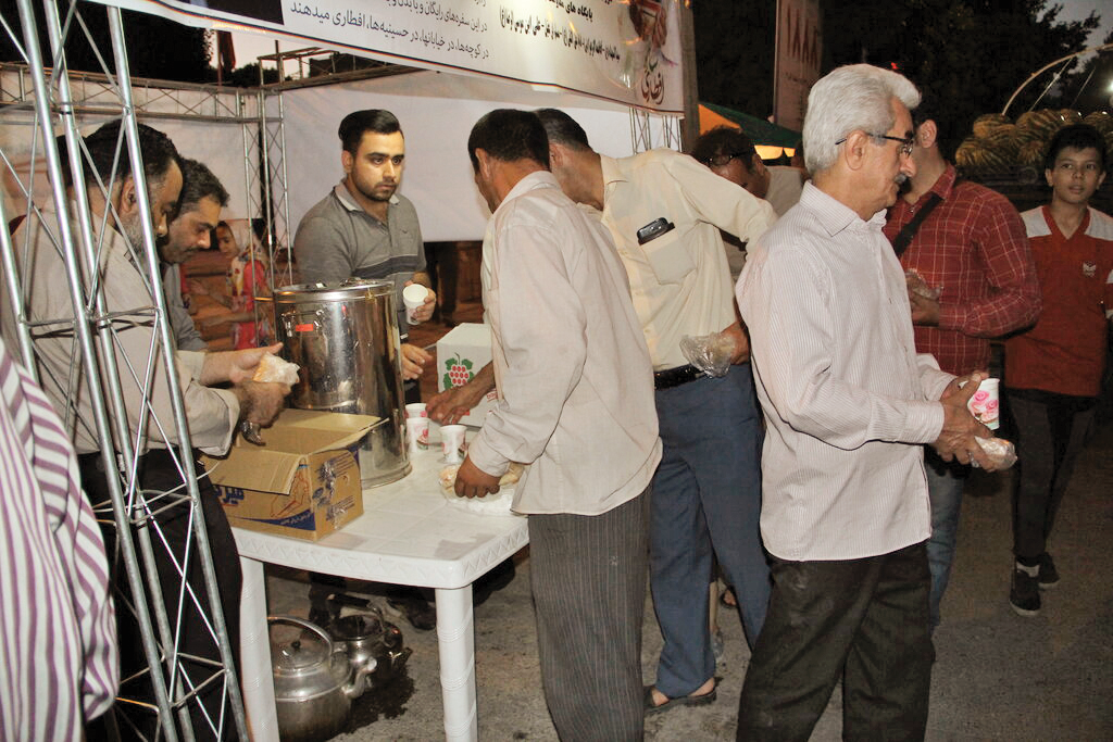 تا پایان رمضان به افطاری دعوتید