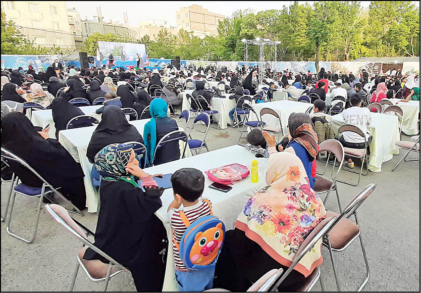 افطاری کودکان کار در فرهنگسرای اشراق