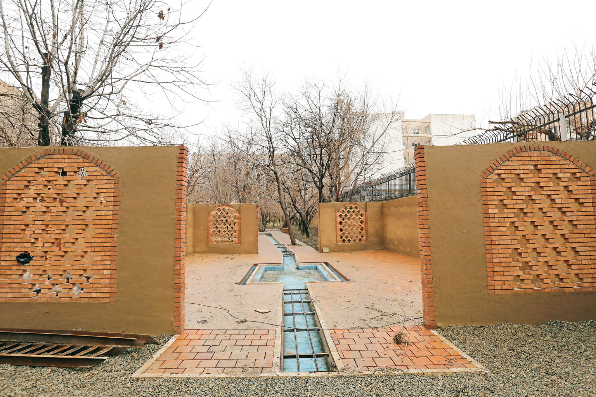 گردش دلپذیر در باغ گلاریس