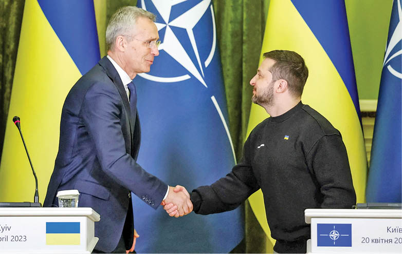 ساقدوشی زلینسکی برای استولتنبرگ