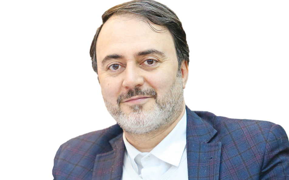 پرهیز از نگاه سیاسی‌