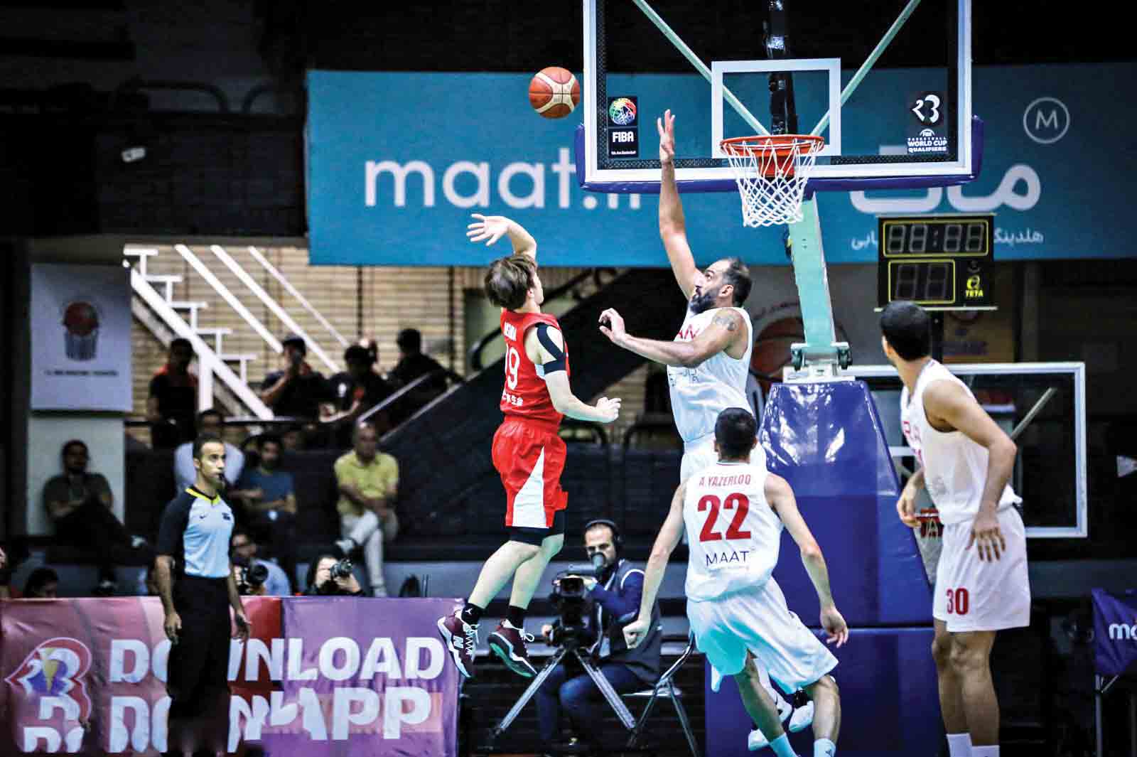 سرشاخ با قهرمان جهان