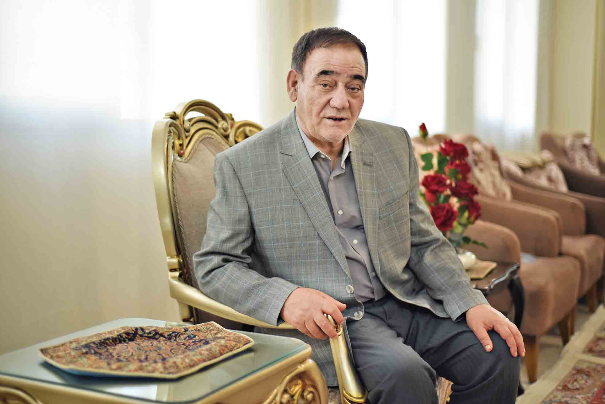 حاج‌ کرامت اسدی یکی از خیران مدرسه‌ساز از لذت کمک‌کردن به دیگران می‌گوید