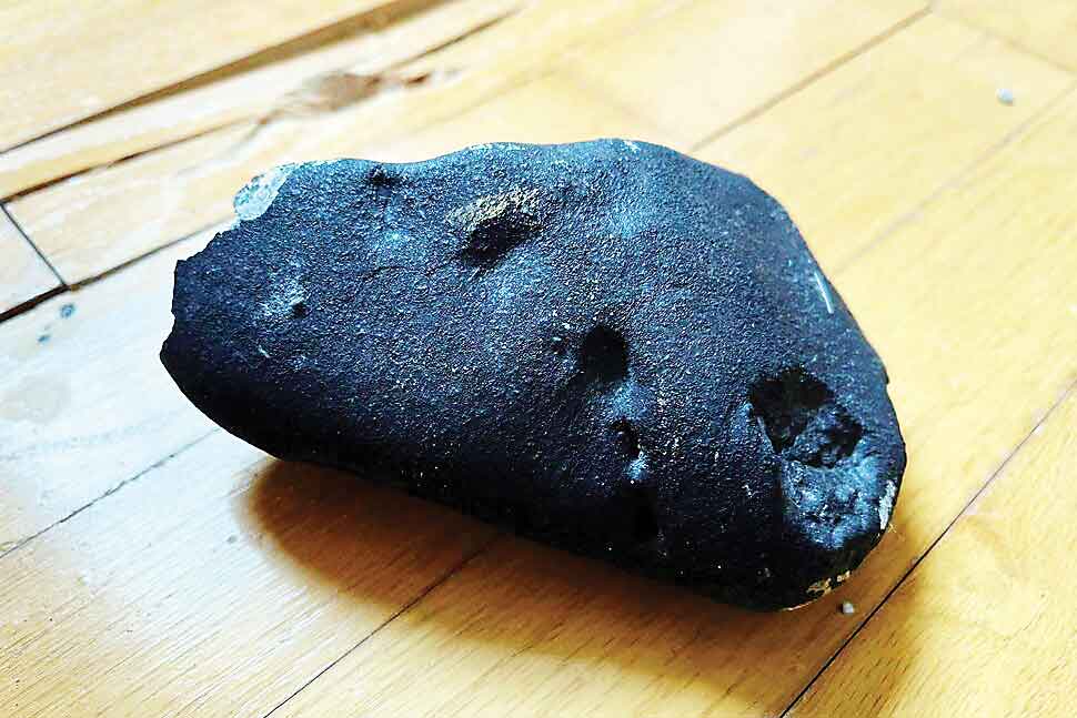 سقوط شهاب‌سنگ در خانه