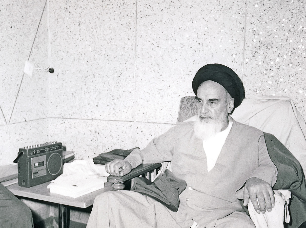 رادیویی که همراه امام بود