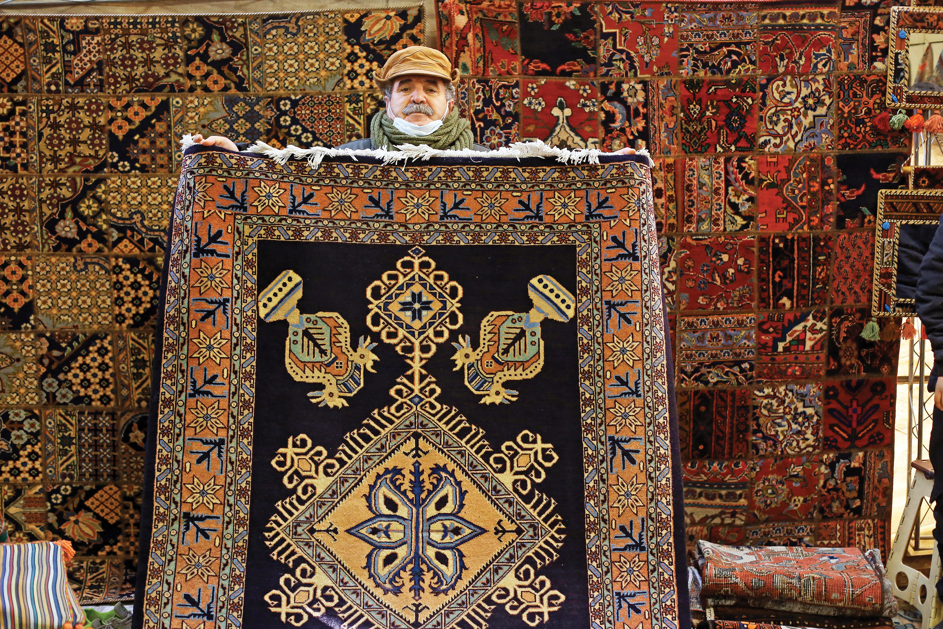 نقش و نگار بر پیکره پایتخت