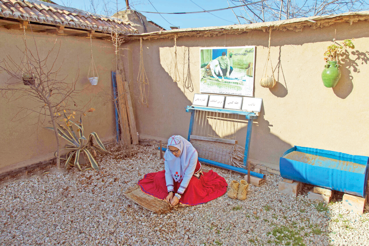 می‌رفت که فراموش شود