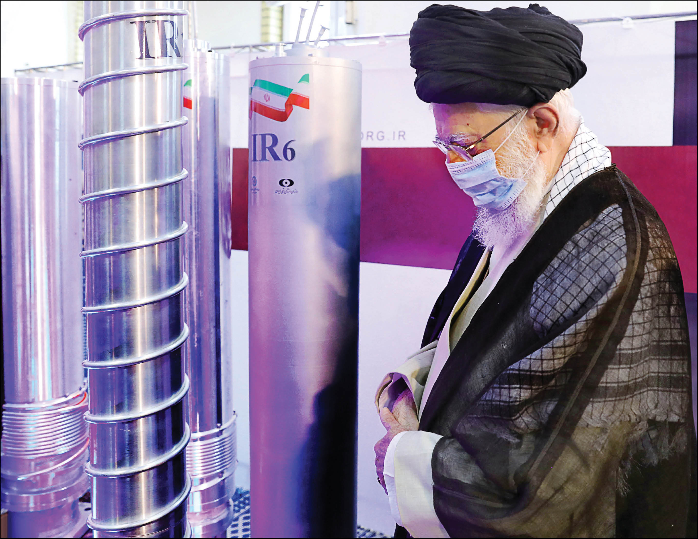 رهبر معظم انقلاب در دیدار دانشمندان، کارشناسان و مسئولان صنعت هسته‌ای تصریح کردند