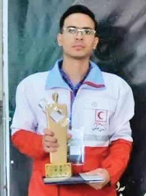 امدادگر هلال احمر برای شجاعتش تندیس فداکاری گرفت