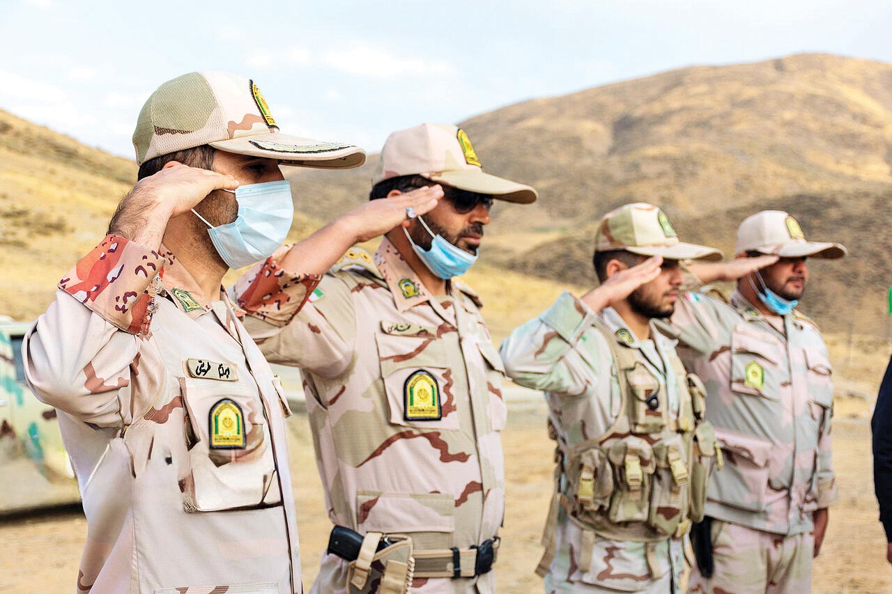 به احترام وطن در کنار هموطن