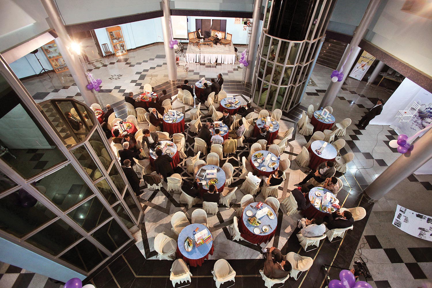 با واسطه، بی‌واسطه