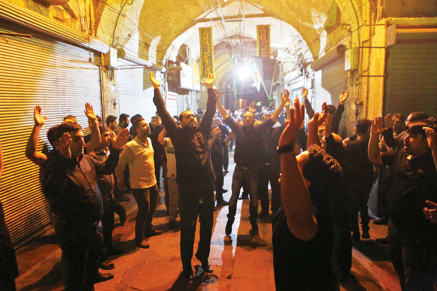 زیر سقف گنبد آجرچین