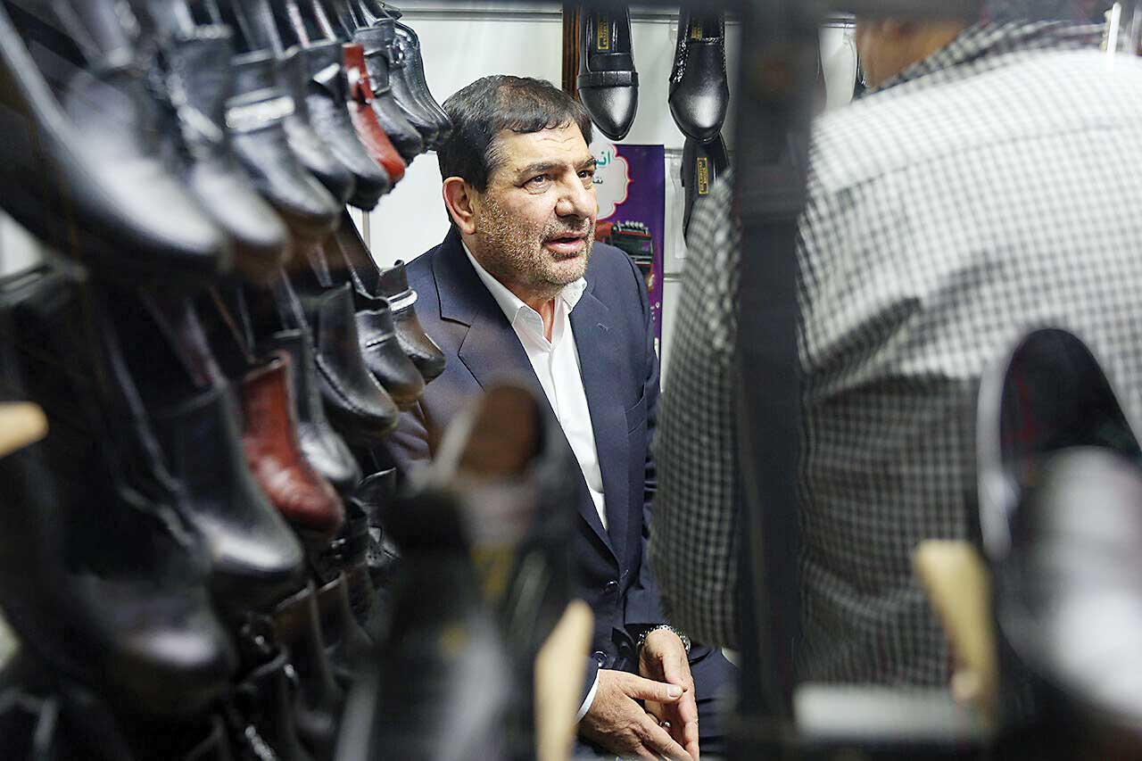 معاون اول در بازار کفش تهران