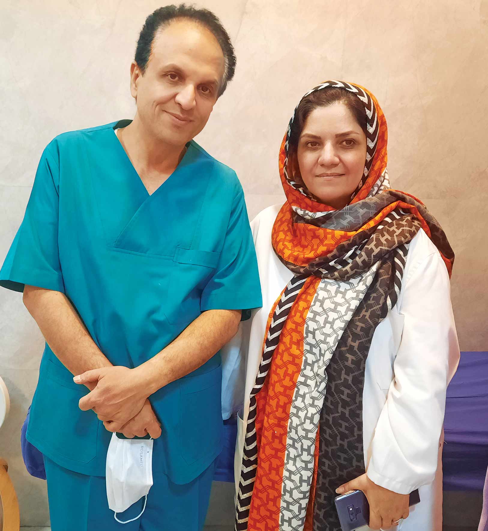 آشنایی با زوج پزشکی که بانی راه‌اندازی یک درمانگاه خیریه در محله فروزش شدند