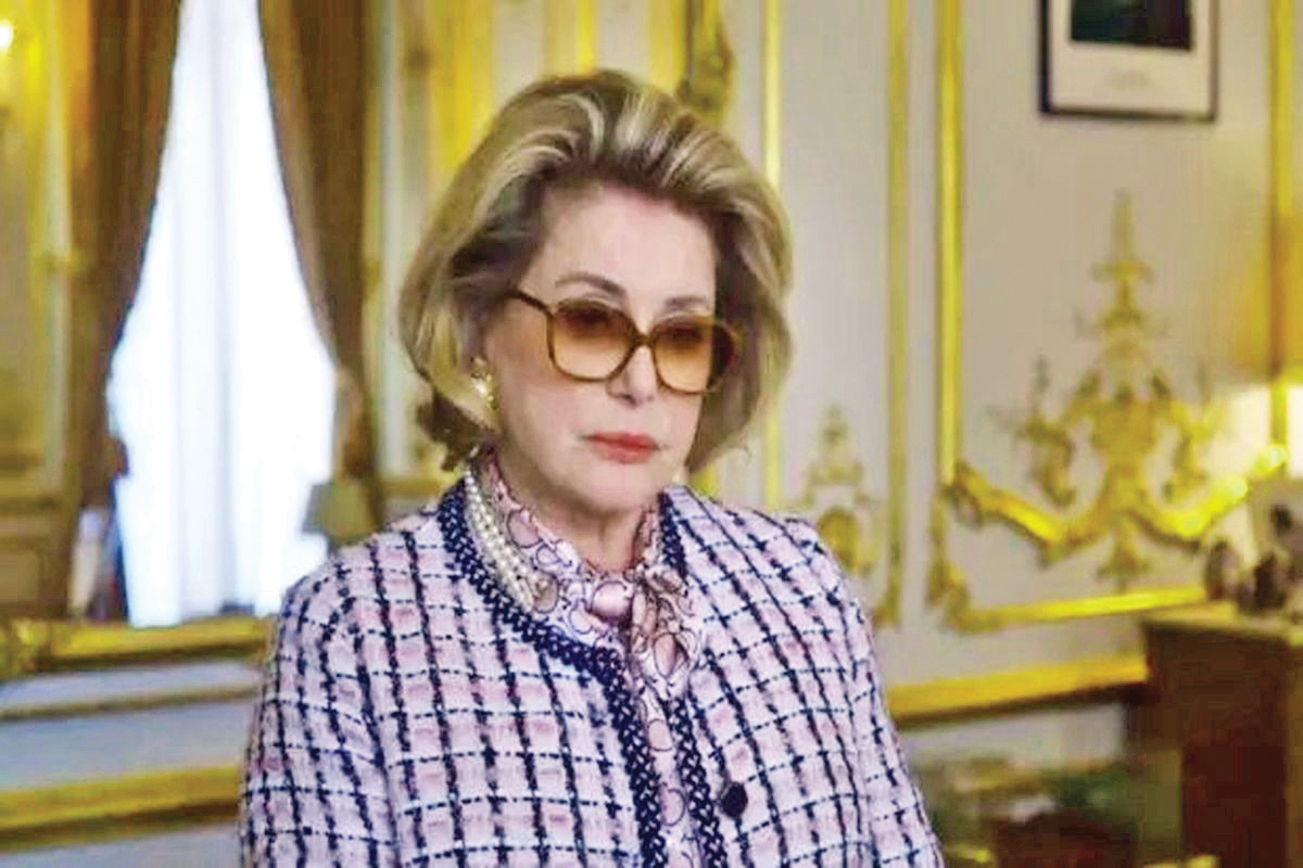 کاترین دنو در نقش همسر شیراک