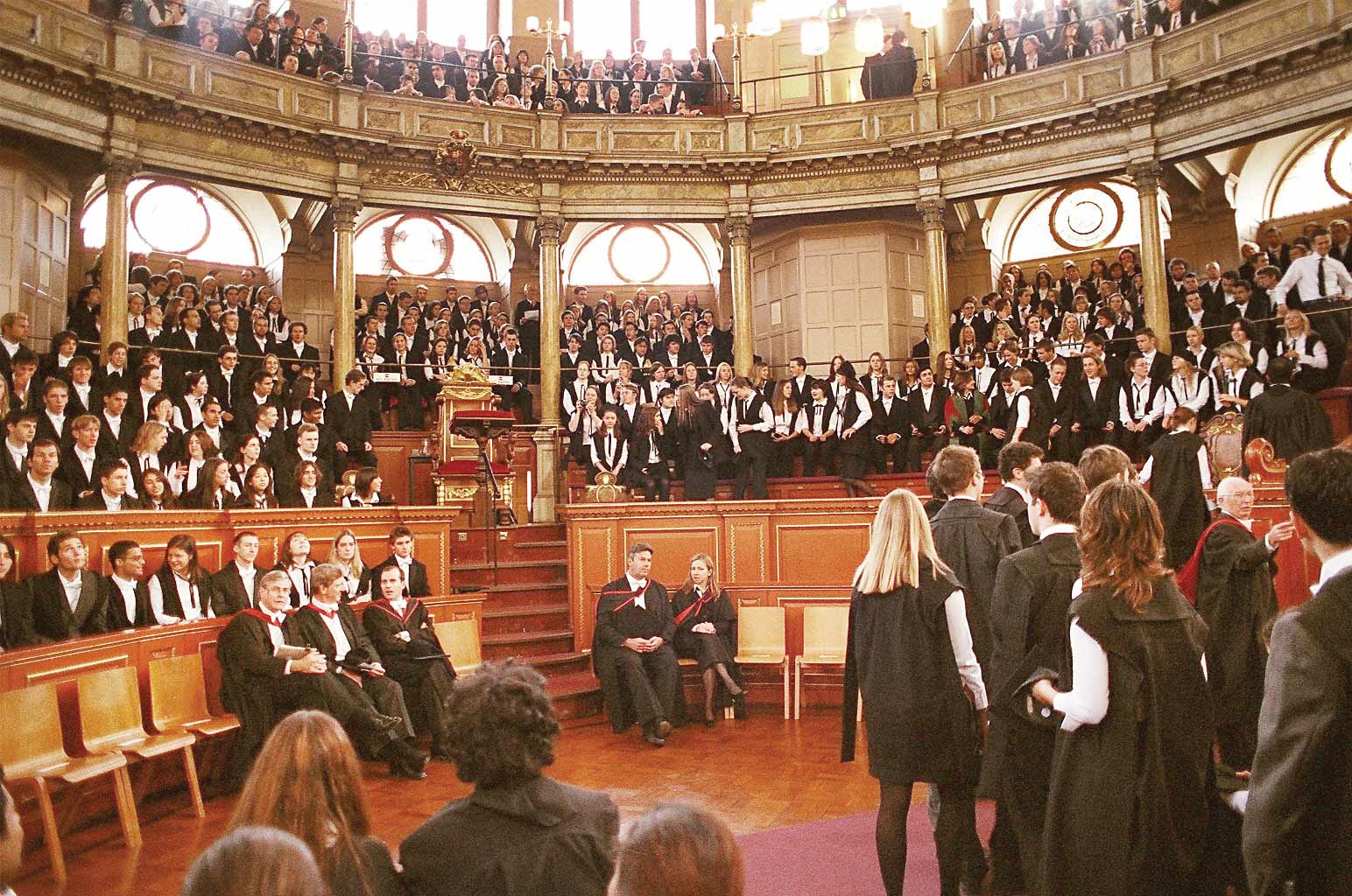 آیا در آمریکا برای نوع پوشش آزادی مطلق وجود دارد؟