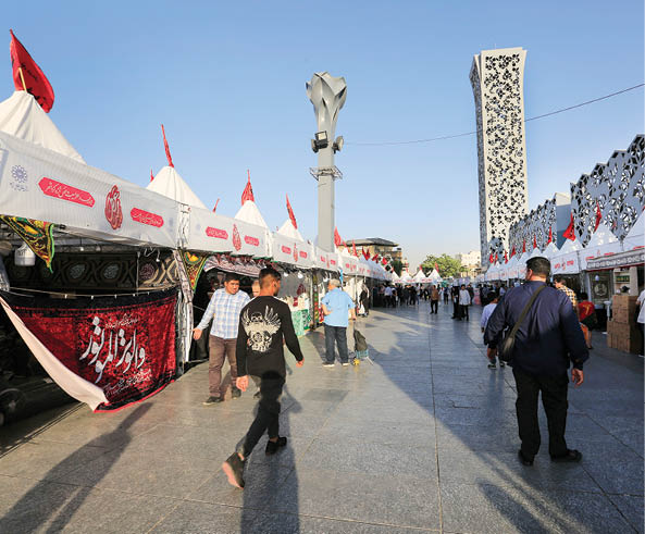 عطر سیب در میدان امام‌حسین ع پیچید