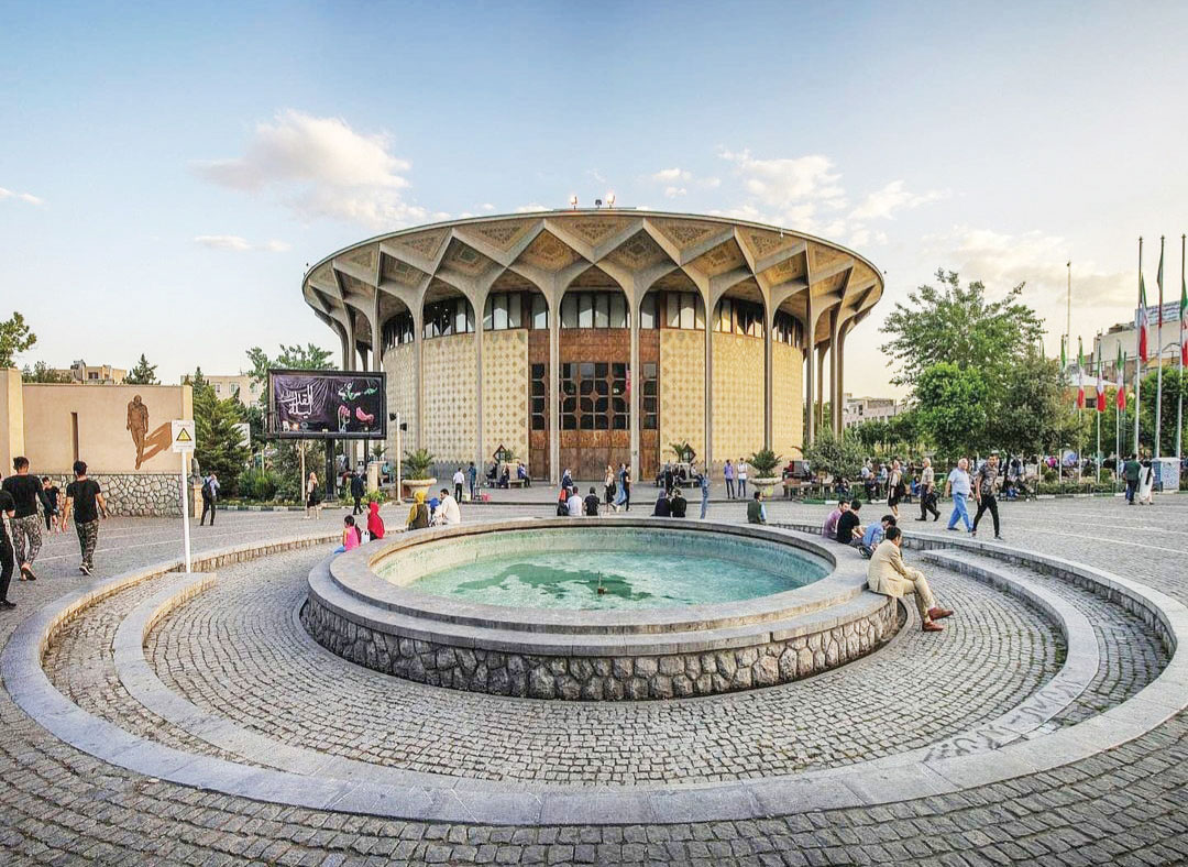 تئاترشهر محصور نمی‌شود