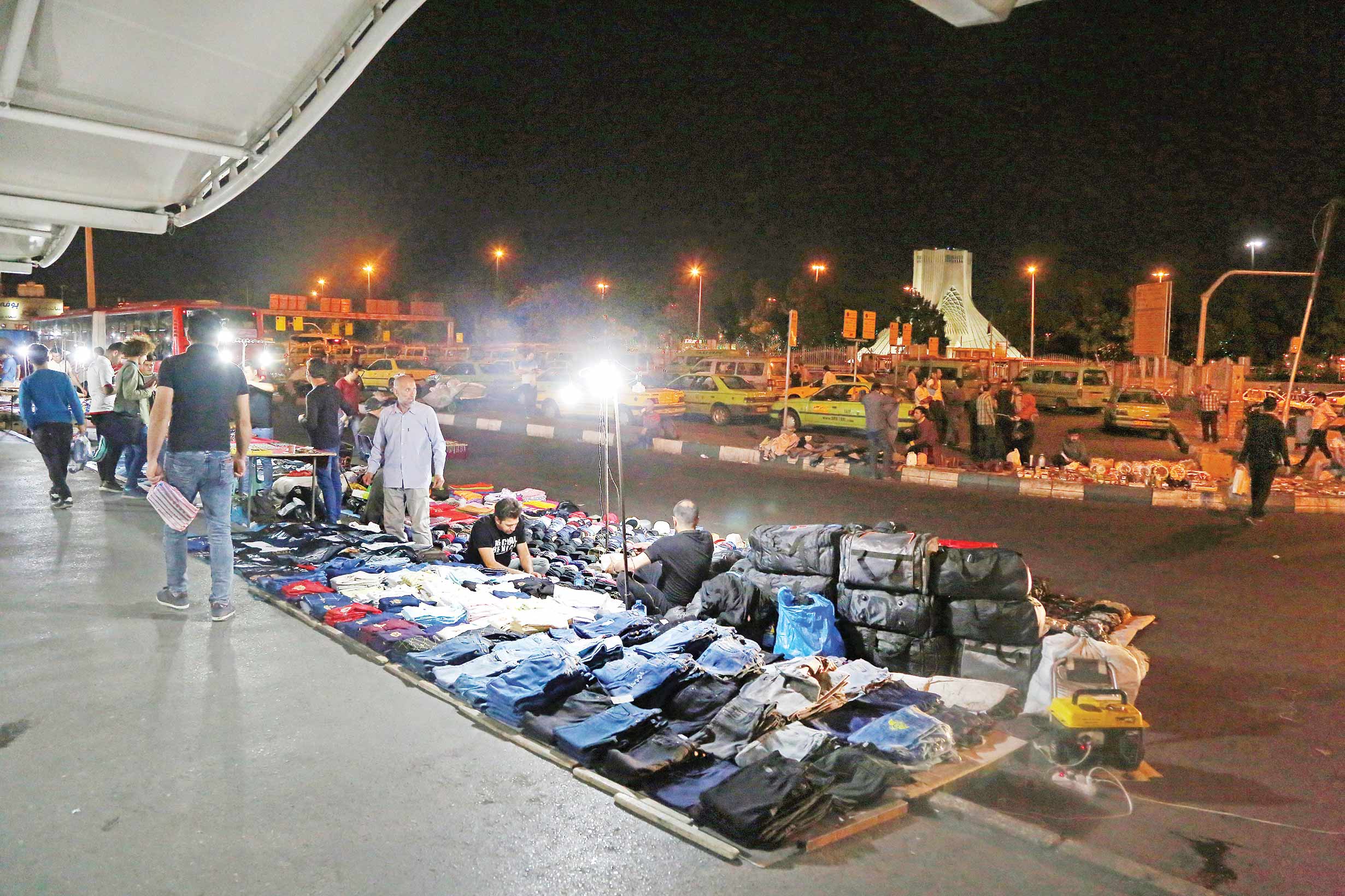 راه‌های ورود دستفروشان به بازارهای موقت شهرداری