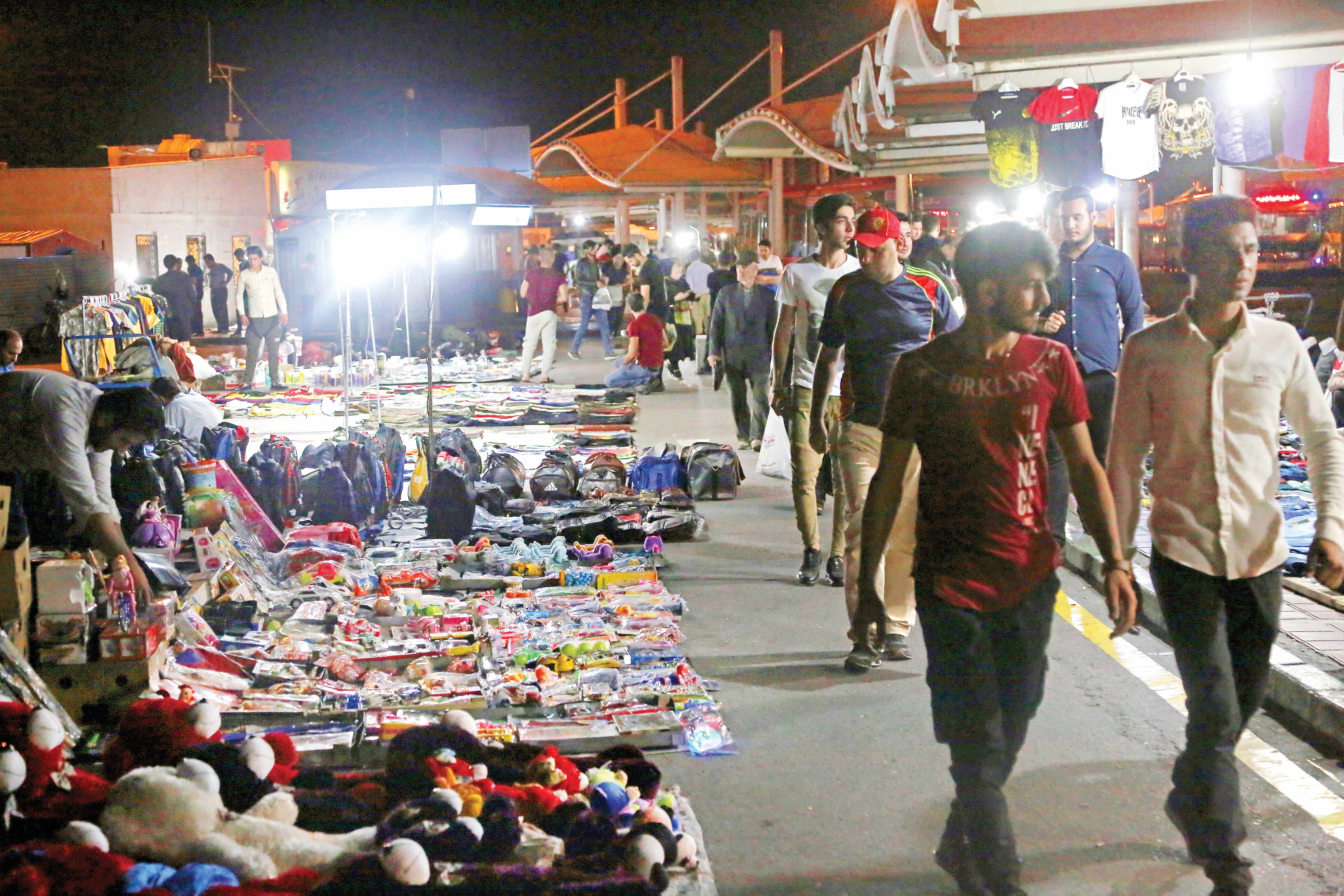 کسب رزق حلال زیر نور ماه