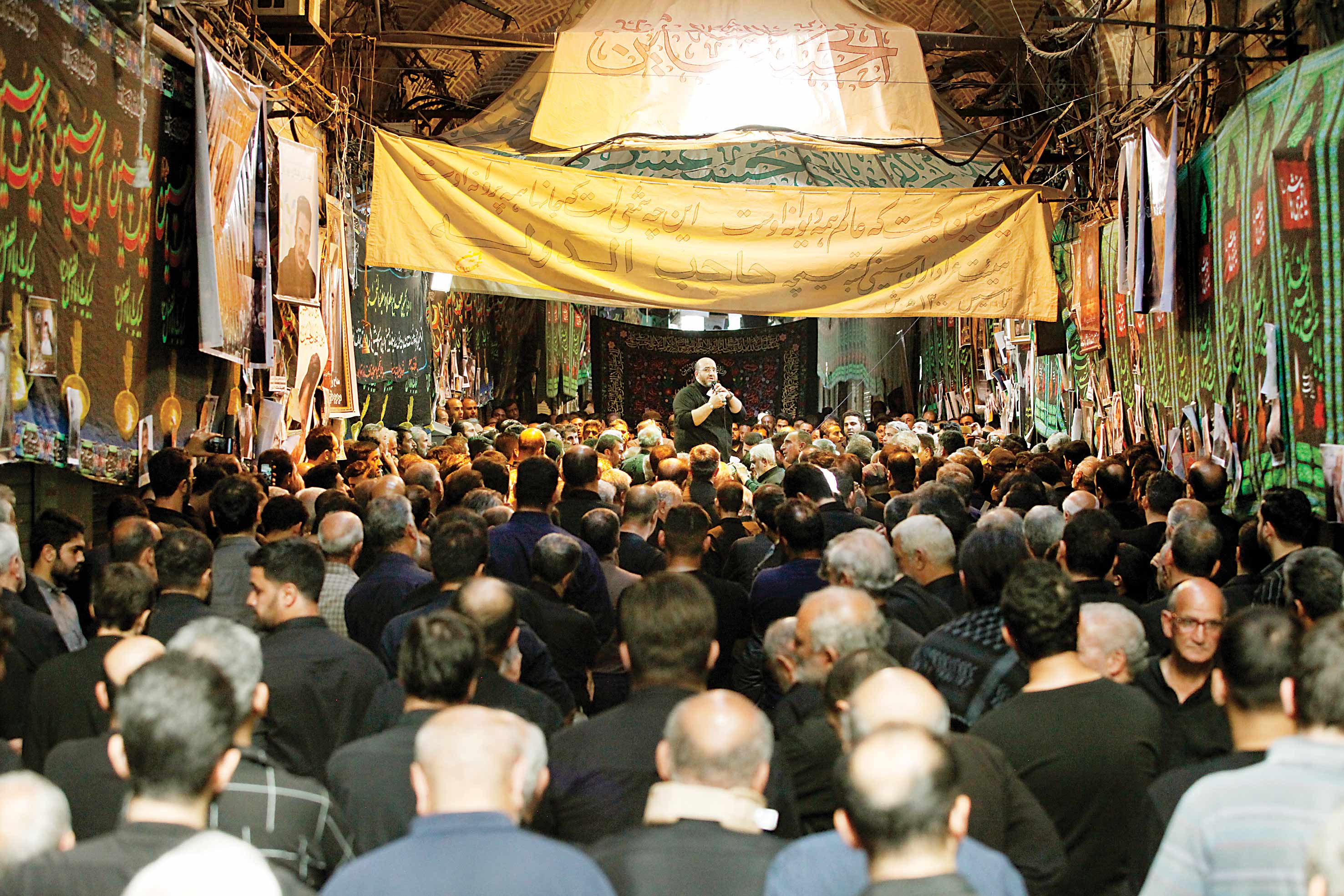 این شب‌ها منبر چه‌کسی را گوش بدهم؟