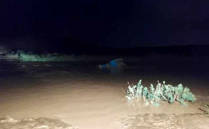 نجات معجزه‌آسای راننده نیسان در سیل