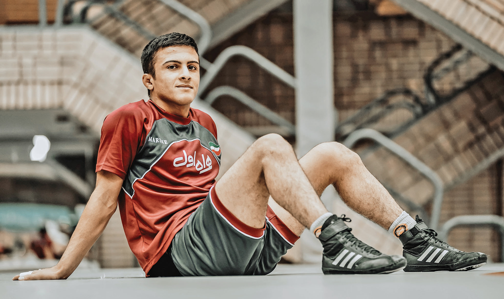 رفیقم اشک ریخت خوشحالی نکردم