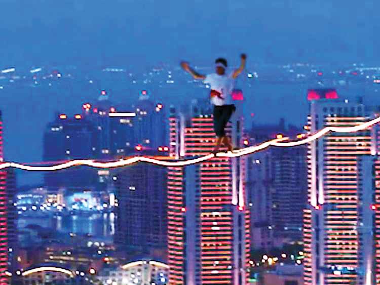 پیاده‌روی در آسمان