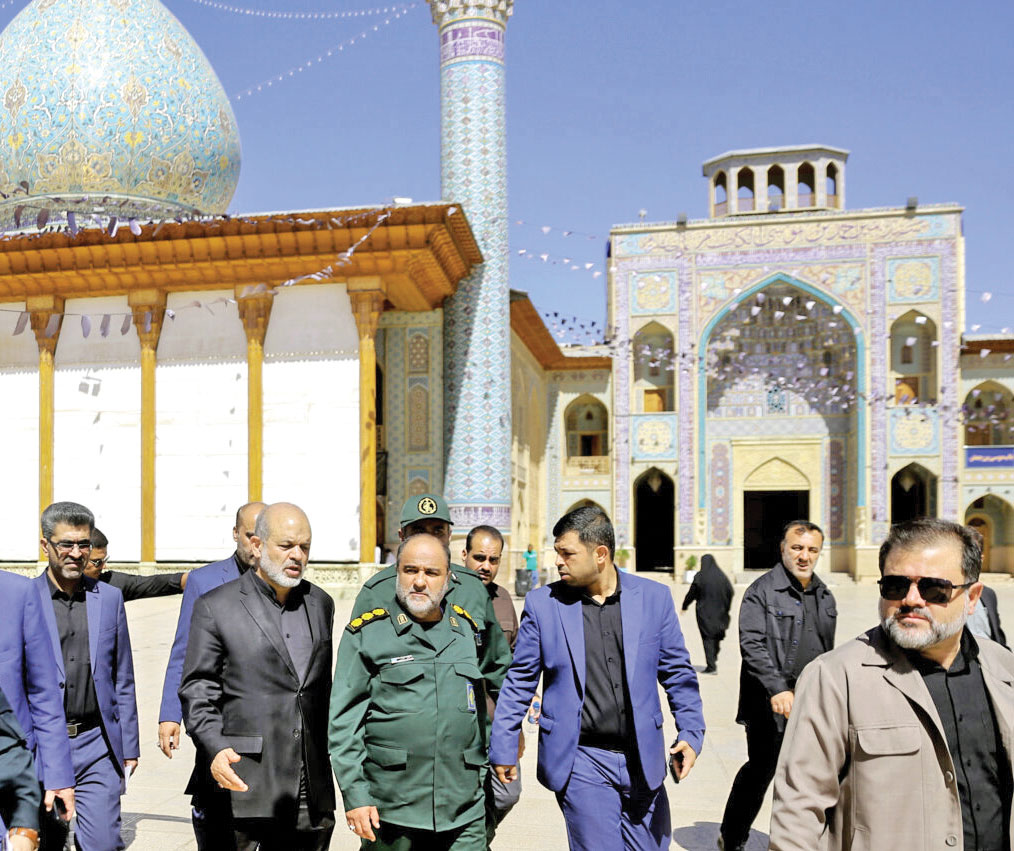 بازدید وزیر کشور از محل حادثه تروریستی شاهچراغ