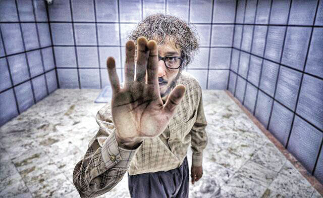 سازندگان «فسیل» با «مردعینکی» می‌آیند