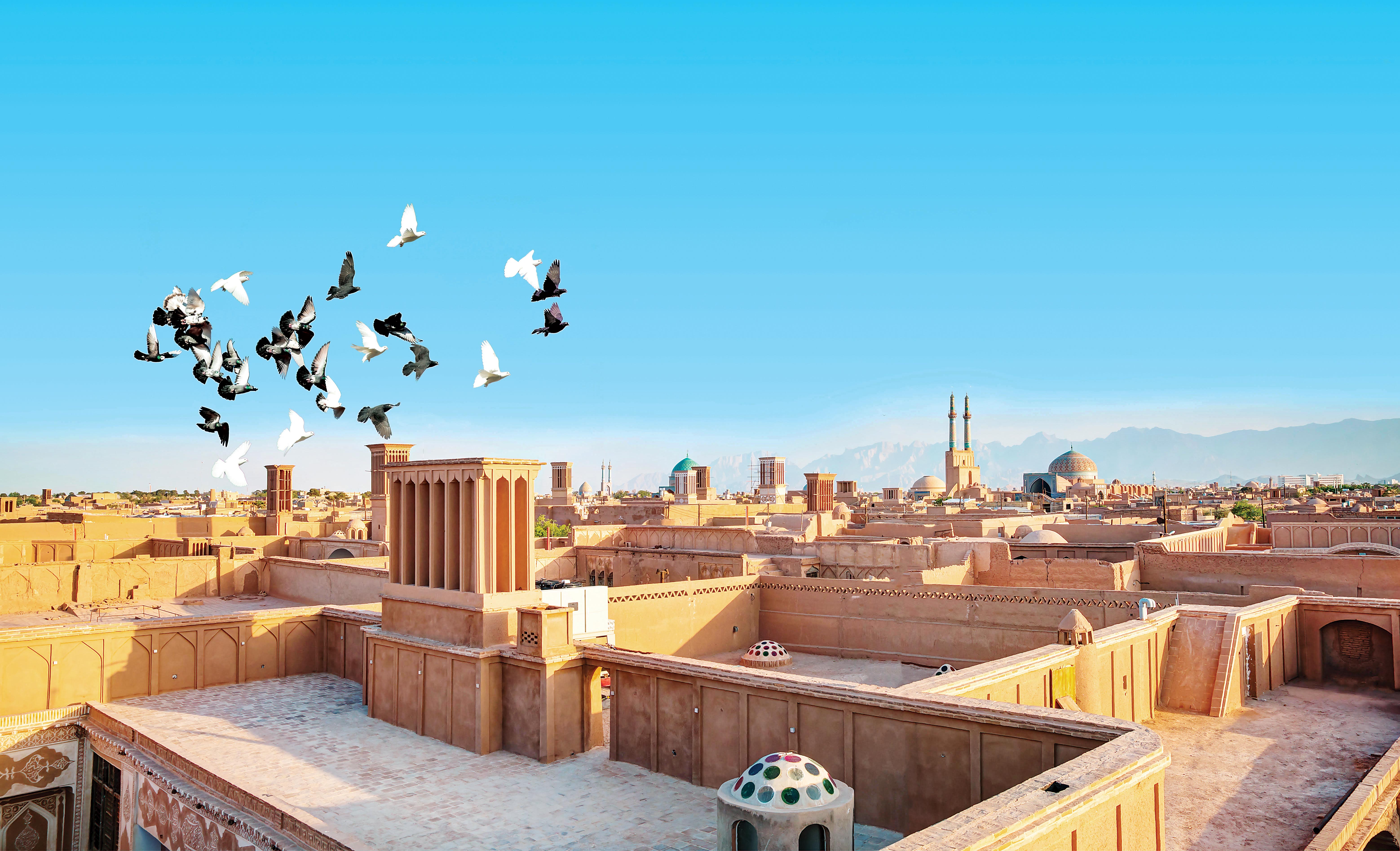 به احترام و احتشامِ «یزد» و مردم گفت‌وگوطلبش