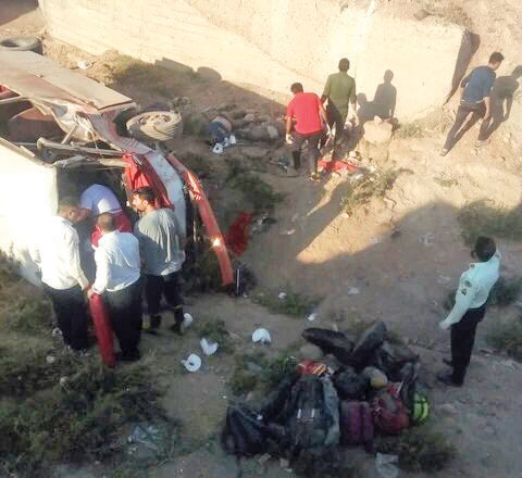 ۷ قربانی در سقوط مینی‌بوس به دره