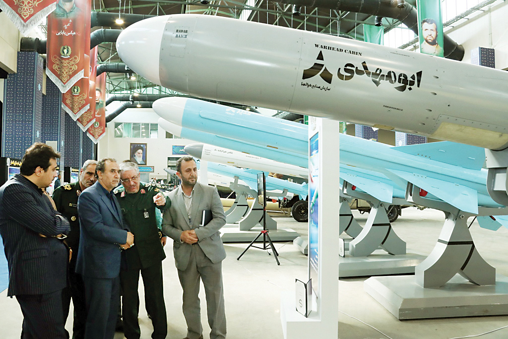 نمایش اقتدار دفاعی ایران