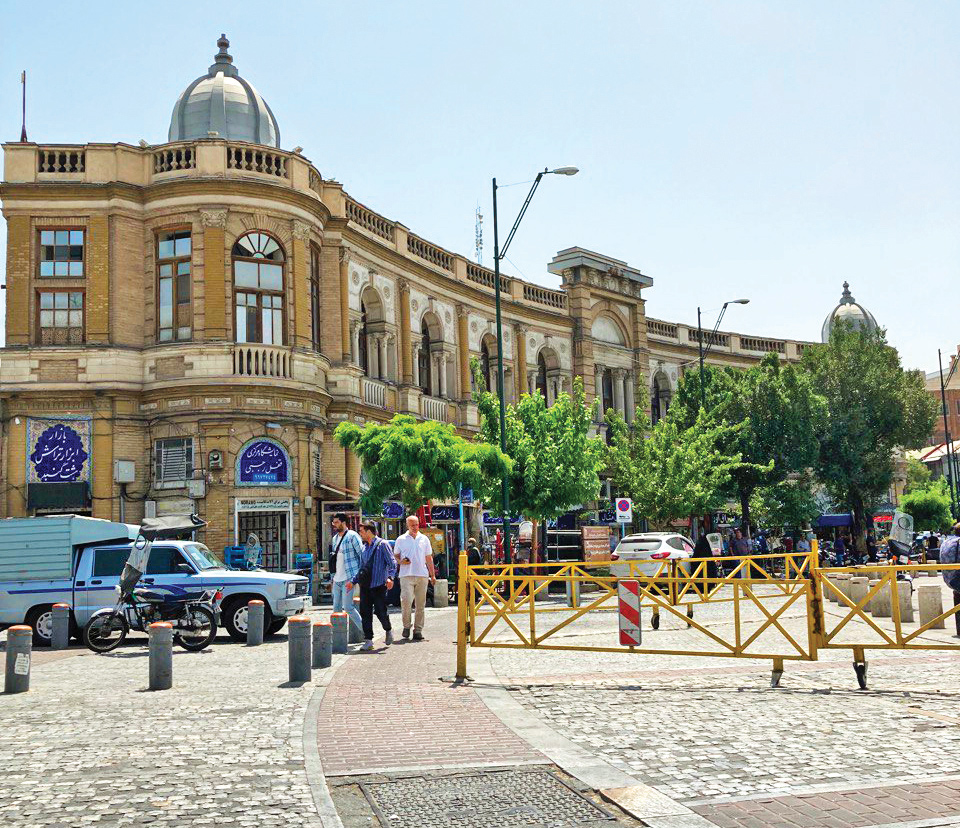 تورق تاریخ با گشت و‌گذار