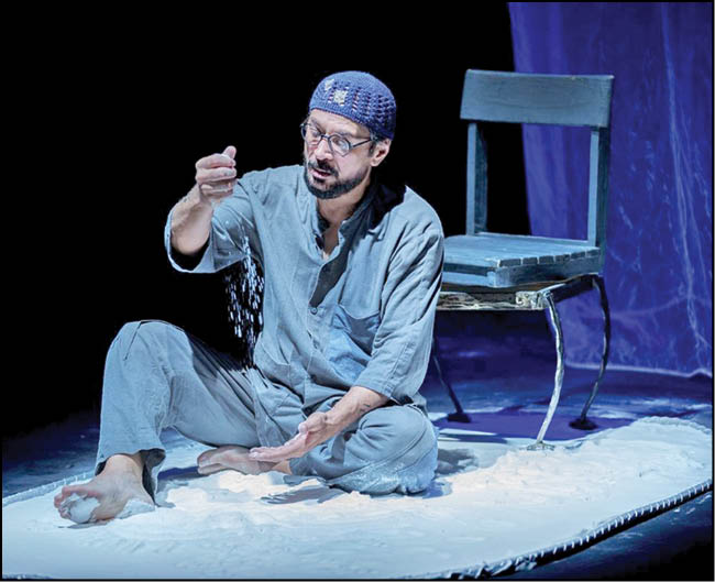 تماشاگر، شبیه‌خون مرا دوست دارد