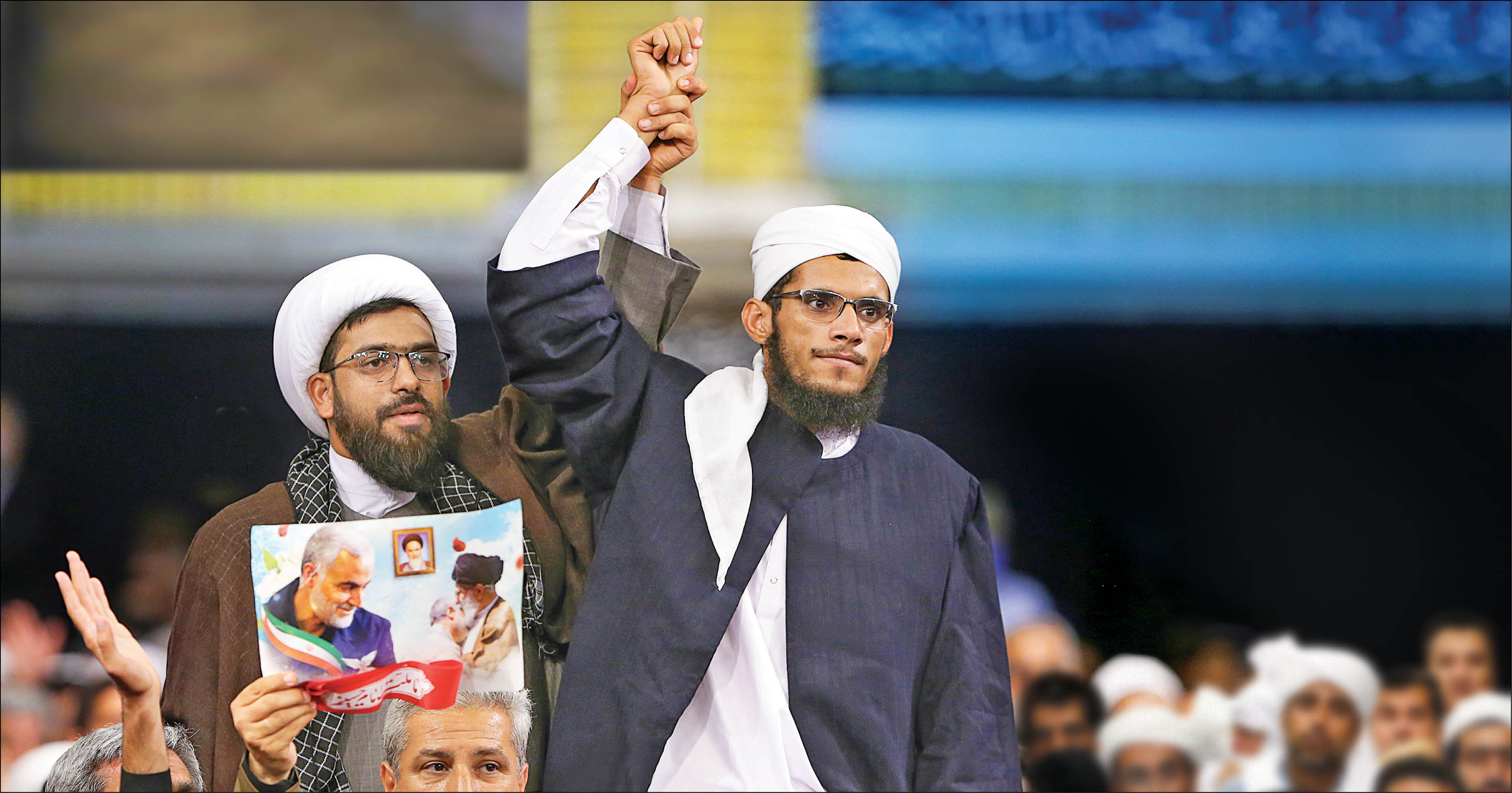 رهبر معظم انقلاب در دیدار هزاران نفر از مردم سیستانوبلوچستان و خراسان جنوبی تأکید کردند