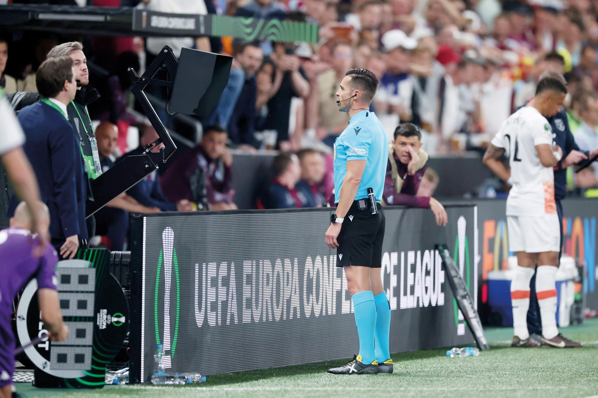 استفاده از سامانه کمک‌داور ویدئویی بومی بدون اخذ مجوز از فیفا می‌تواند دردسرساز شود