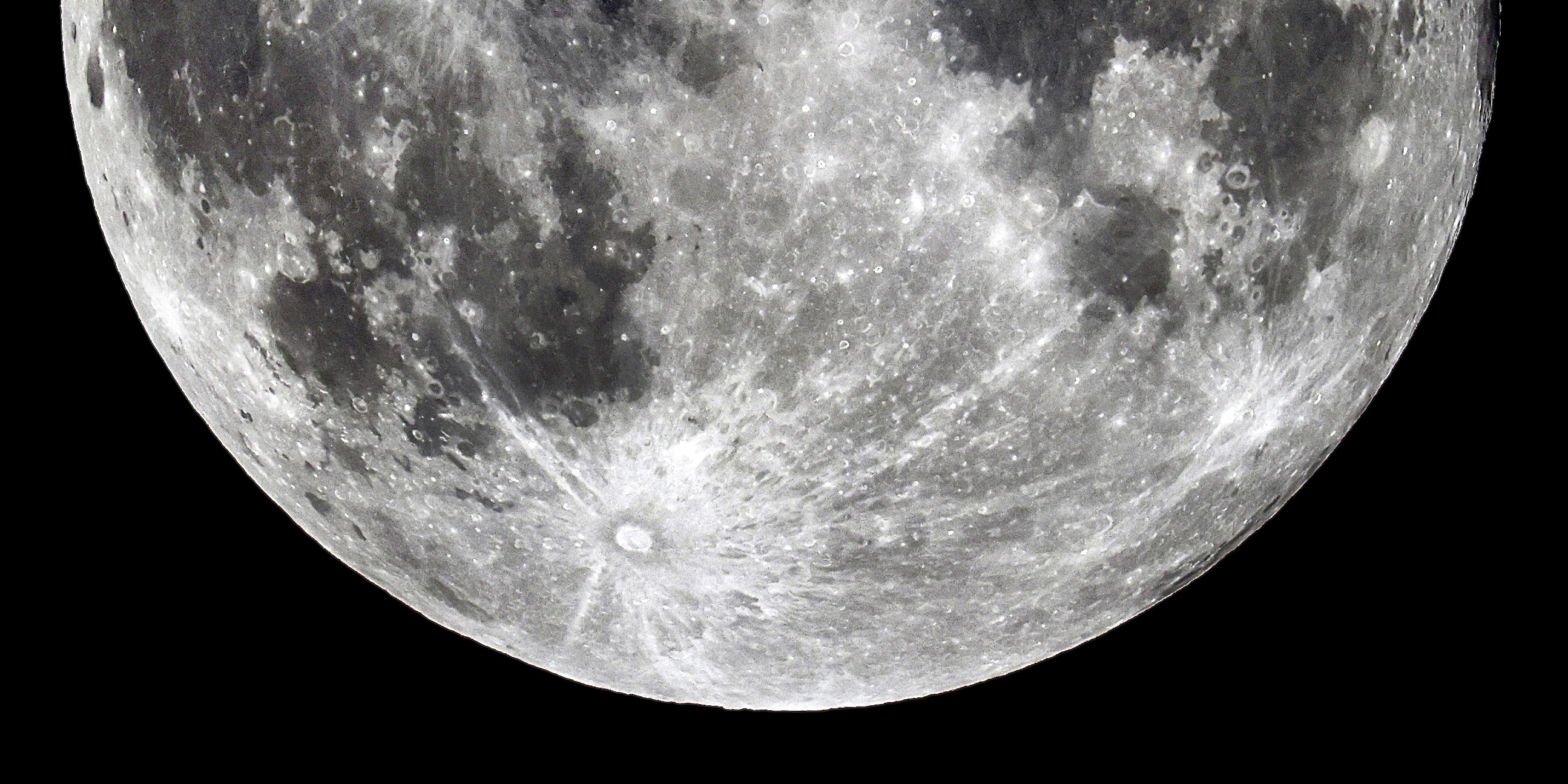 رقابت برای رسیدن به قمر زمین داغ داغ است