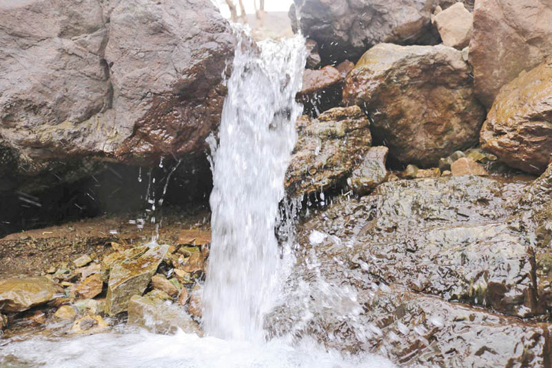 جدا شد یکی چشمه از کوهسار